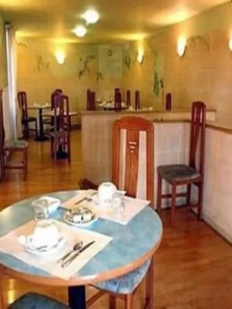 Royal Mansart Hotel